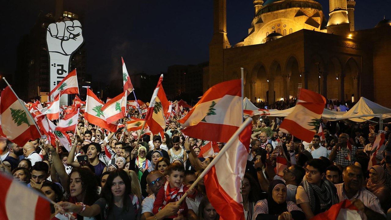 اللبنانيون يواصلون احتجاجاتهم في "أحد الإصرار"