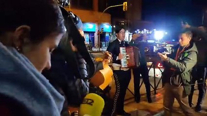 Forocoches manda a Ciudadanos una banda de mariachis que canta "Volver, volver"