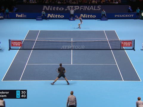 Federer tombe d'entrée face à Thiem (7-5, 7-5)