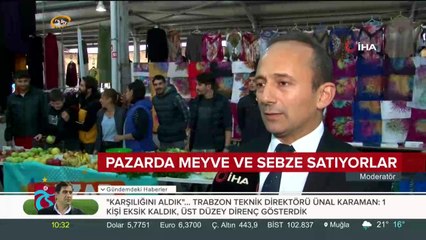 Pazarda meyve ve sebze satıyorlar