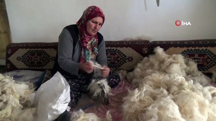 Yok olmaya yüz tutmuş yün eğirme geleneğini sürdürüyor