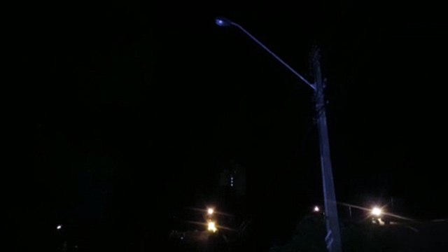 Poste com lâmpada queimada gera reclamação no Country