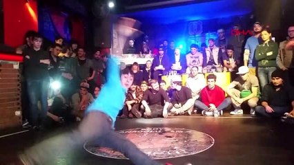 Antalya ağzıyla kullandığı dokunmatik kalemle çektiği videolarla fenomen oldu