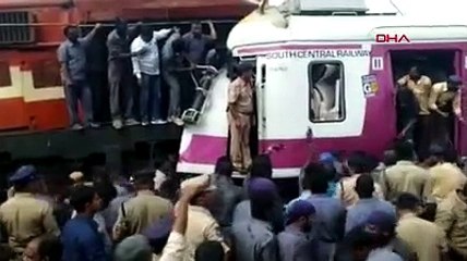 Hindistan’da iki yolcu treni çarpıştı: 12 yaralı