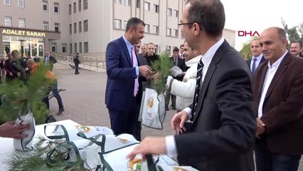 Sivas'ta hükümlüler fidan dağıttı