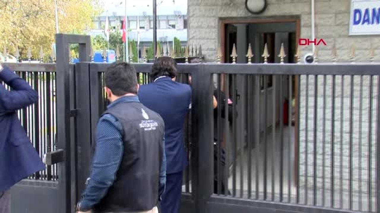 4 kardeşin arkadaşı cenazeleri almak için adli tıp kurumu'na geldi