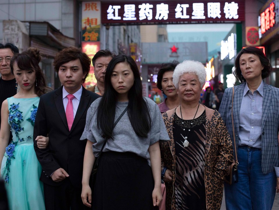 "the farewell": tragikomischer trailer mit us-rapperin awkwafina