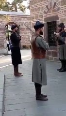 Ertuğrul Gazi türbesinde nöbet değişimi