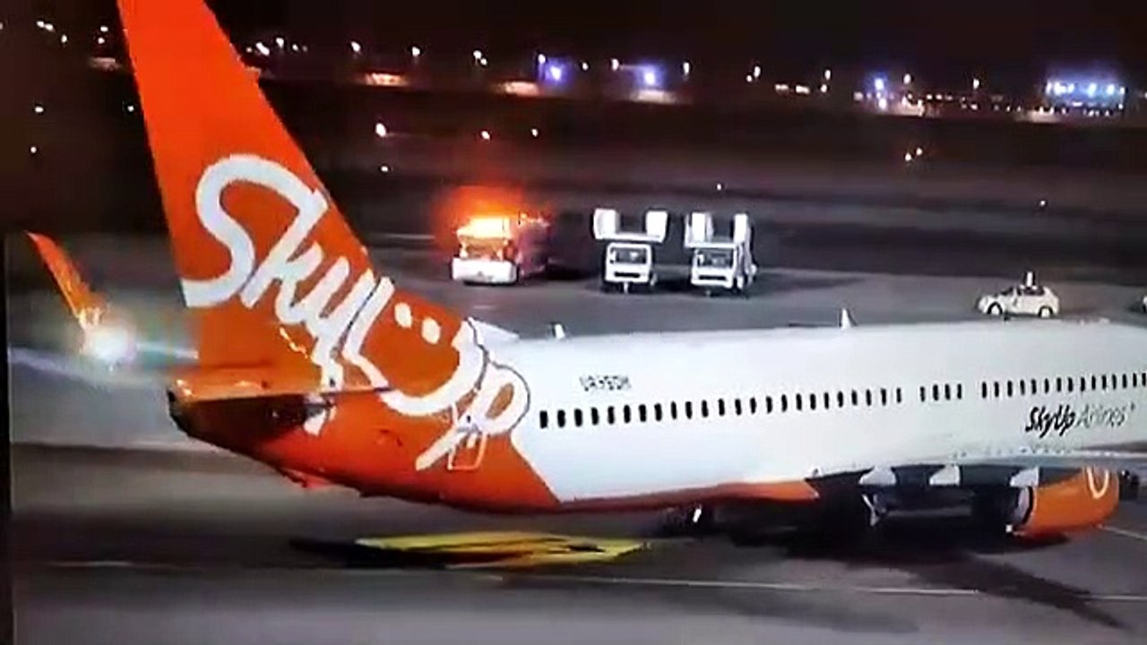 Vídeo viral: Este avión de pasajeros sufre un incendio momentos después de aterrizar en Egipto