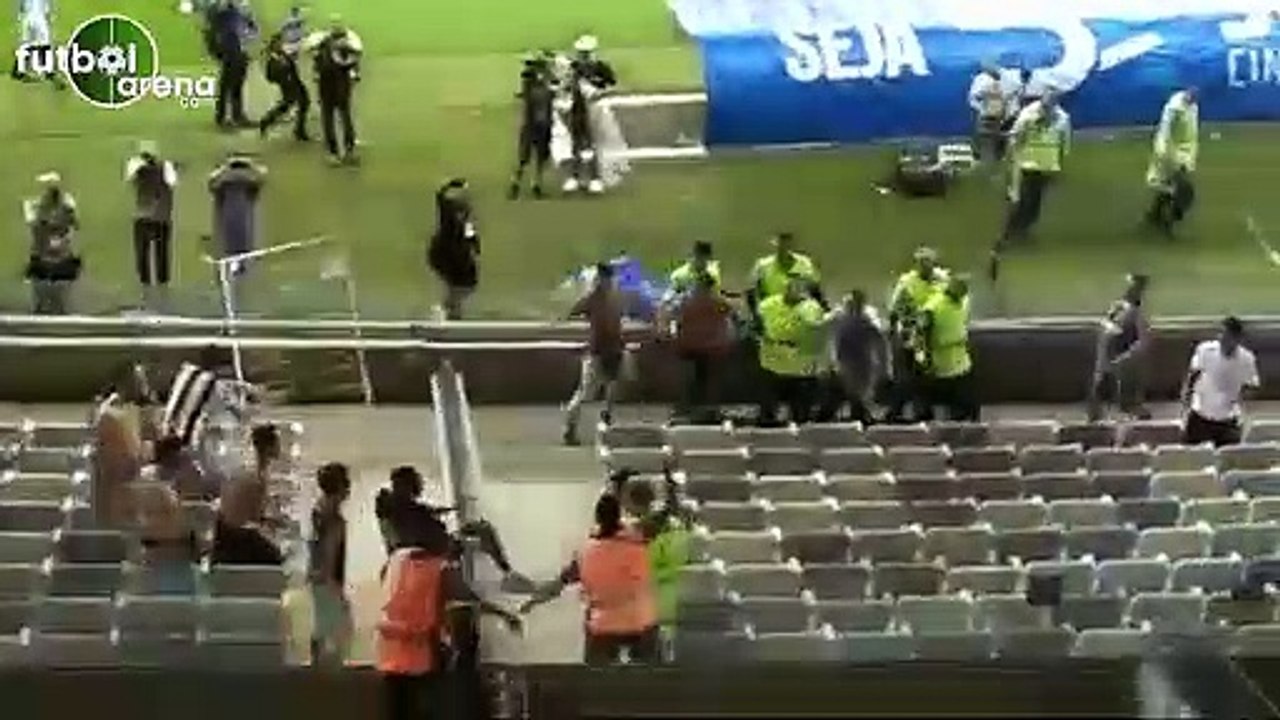 Cruzeiro - Atletico Mineiro taraftarları arasın...