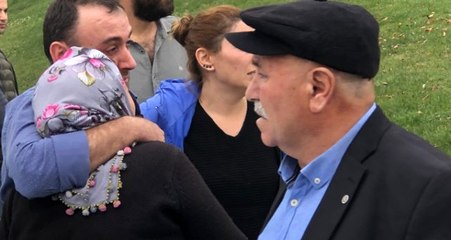 Ambulansı görüp olay yerine koşunca, yakınlarının cansız bedeniyle karşılaştılar