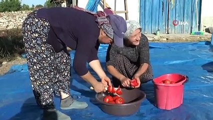 Kadınlar Yemeklerin Vazgeçilmezi İçin Saatlerini Harcıyor