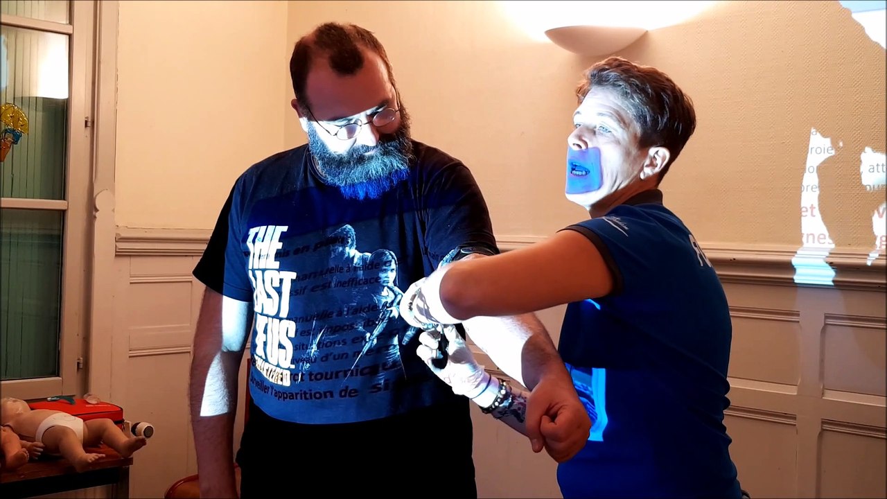 Gestes qui sauvent : la pose d'un garrot