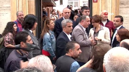 Fatih'te evde ölü bulunan kardeşler son yolculuğuna uğurlandı.