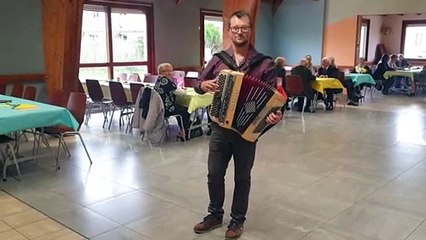 L’accordéoniste Alexis Balandier interprète un extrait d’« Un homme debout » de Claudio Capéo