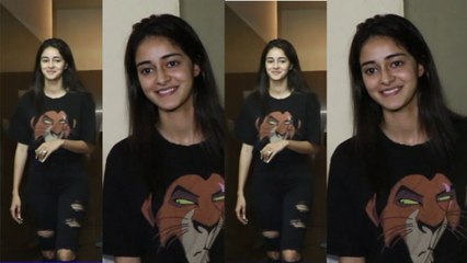 Download Video: Ananya Panday with parents Chunky and Bhavana, Shanaya Kapoor at PVR in Juhu