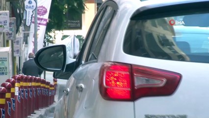 O pankartı gören sürücüler kornaya basamadı