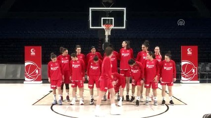 Merve Aydın, Fransa'da forma giymenin mutluluğunu yaşıyor