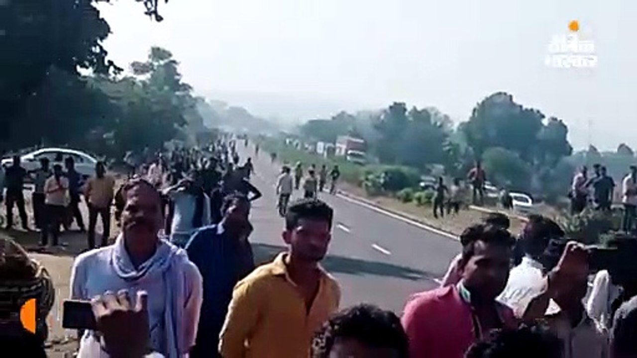 ब्रेक जाम होने से 6 हजार लीटर डीजल से भरा टैंकर पलटा, आग लगी; हाइवे पर जाम