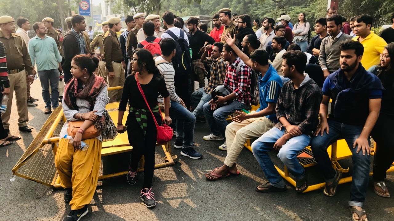 JNU Tension: Students on road