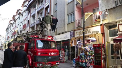 Evinde uyuyakalan adam ekipleri alarma geçirdi