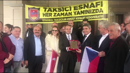 Taksicilerden, Prag Büyükelçisi olarak atanan Egemen Bağış'a uğurlama - İSTANBUL