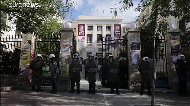 ΑΣΟΕΕ: Ένταση και επεισόδια με τα ΜΑΤ να μπαίνουν στο Πανεπιστήμιο