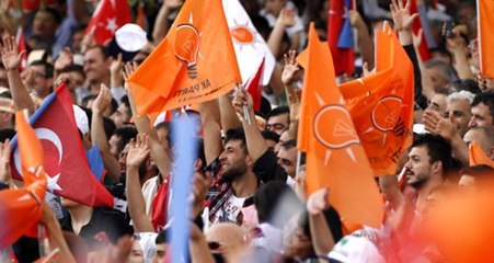 Erkan Kandemir'in "İstifalar olacak" sözlerinin ardından iki AK Partili isim istifa etti