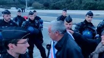El alcalde de Prats de Molló (Francia) media entre gendarmes y manifestantes de Tsunami