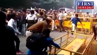 किस आजादी के लिए पुलिस से भिड़े JNU के छात्र