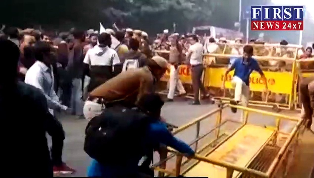 किस आजादी के लिए पुलिस से भिड़े JNU के छात्र