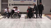 Erzurum Valisi Memiş, tekerlekli sandalyede curling oynadı