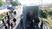 شاهد: تركيا تحتجز 82 مهاجرا على متن شاحنة