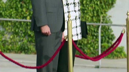 La Reina Letizia viaja a Cuba con el estampado del invierno