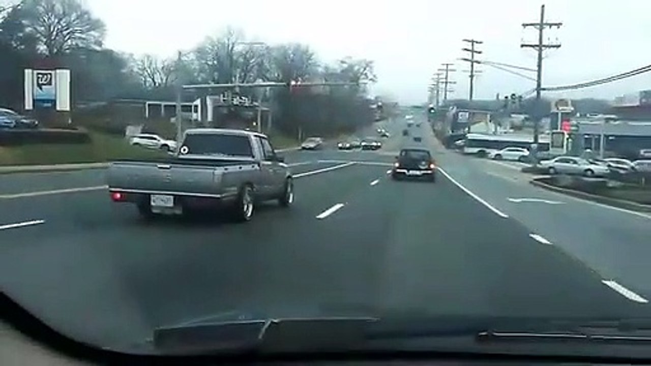 Battle de remorque en pleine rue... Tellement impressionnant