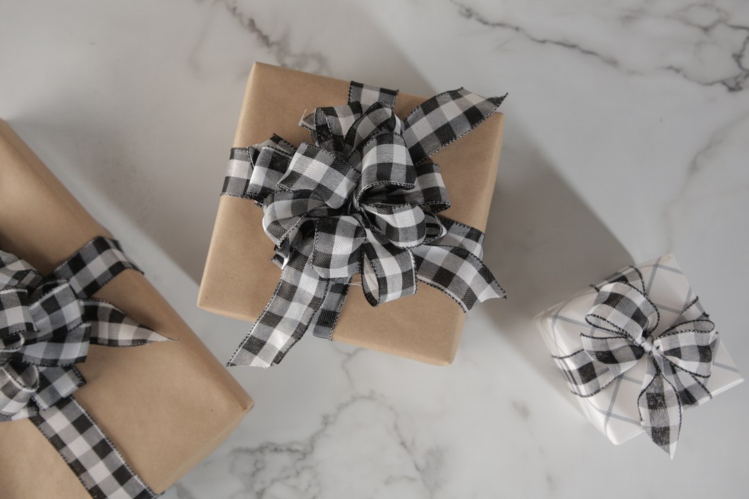 How to Make a Pom-Pom Bow