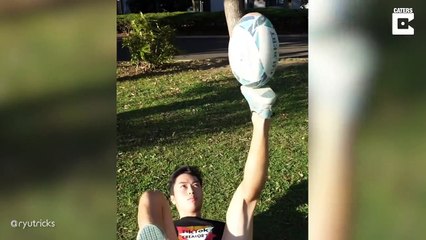 Compilation d'un freestyler professionnel avec tous types de ballons !