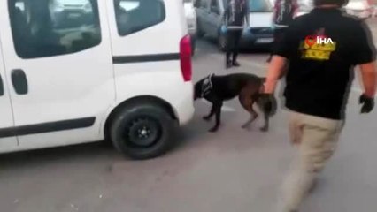 Kocaeli'de aracın yedek lastiğinden 21 kilo uyuşturucu çıktı