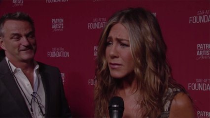 Jennifer Aniston Joked About Those "Impossibly Large" Apartments During Her People's Choice Awards Speech
