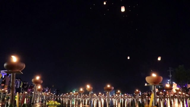 Sky glitters as lanterns released at Thai festival