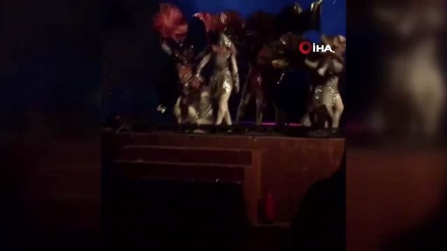 - Suudi Arabistan'da Sahnedeki Sanatçılara Bıçaklı Saldırı: 4 Yaralı