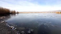 Kura Nehri yüzeyinde buz tabakası oluşmaya başladı
