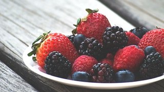 ¿Cómo conservar los frutos rojos en la nevera?