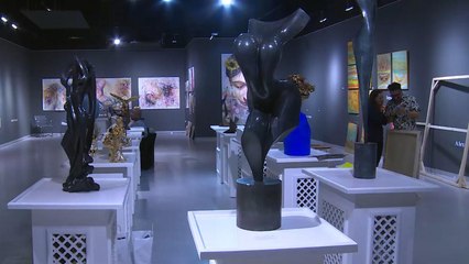 أزياء بلوحات تشكيلية بالحي الثقافي كتارا