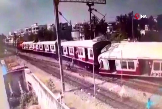Hindistan'daki tren kazasının görüntüleri ortaya çıktı