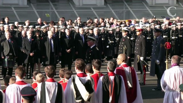 PHOTOS. Meghan Markle, Kate Middleton, Camilla Parker Bowles : que signifie le coquelicot qu'elles arborent tous les ans pour l'armistice ?