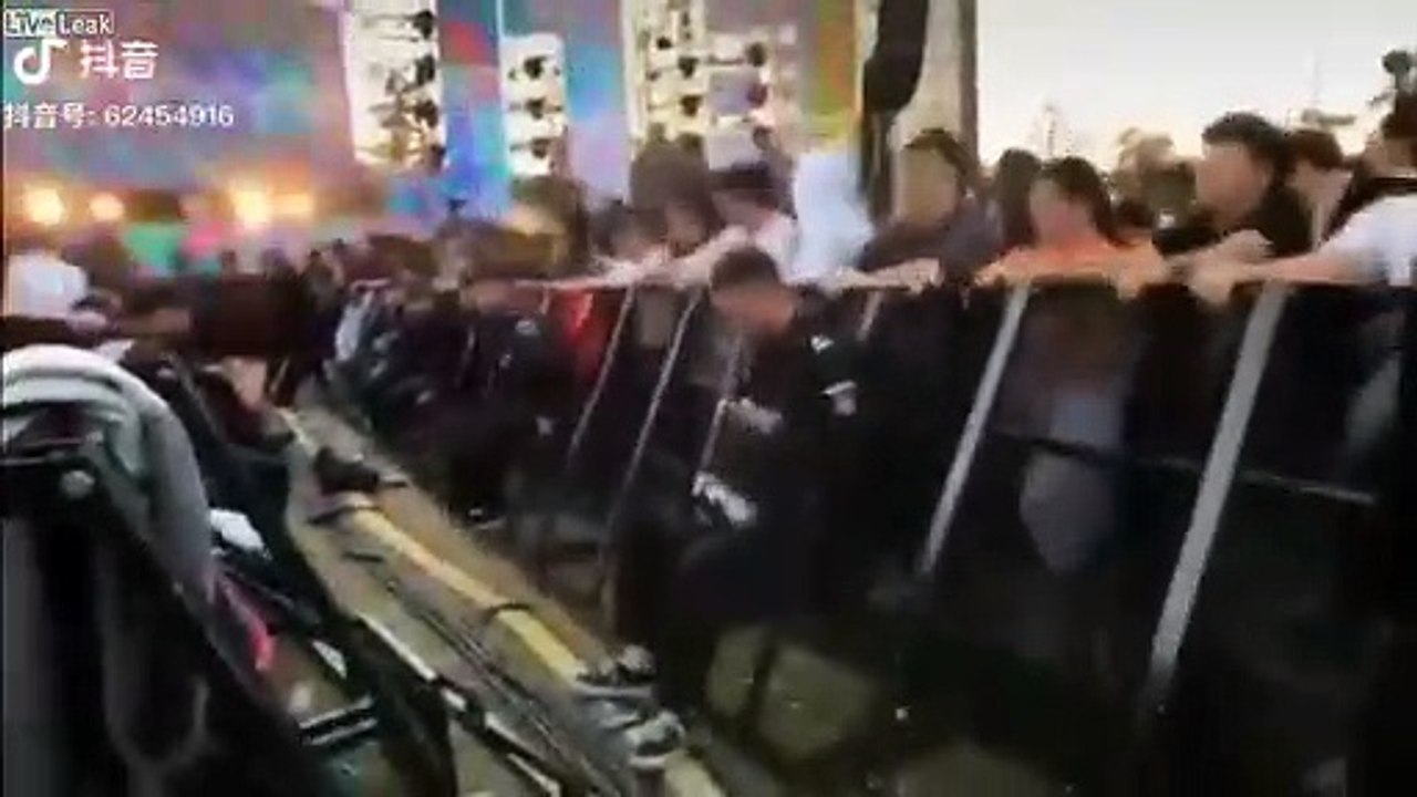 Festival electro : les vigiles secoués par les milliers de spectateurs en plein concert !