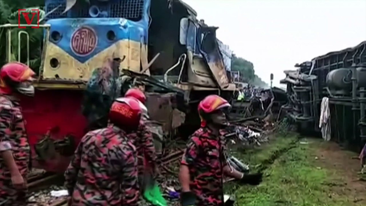 Video Captures Horrific Crash As Two Trains Col...