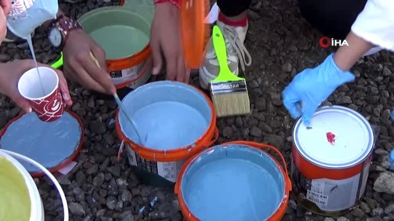 Öğrenciler 57 metre uzunluğundaki duvara polis resimleri işledi