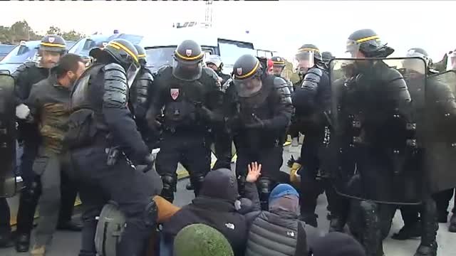 La Gendarmería francesa disuelve a los independentistas que bloqueaban la AP-7 en La Junquera